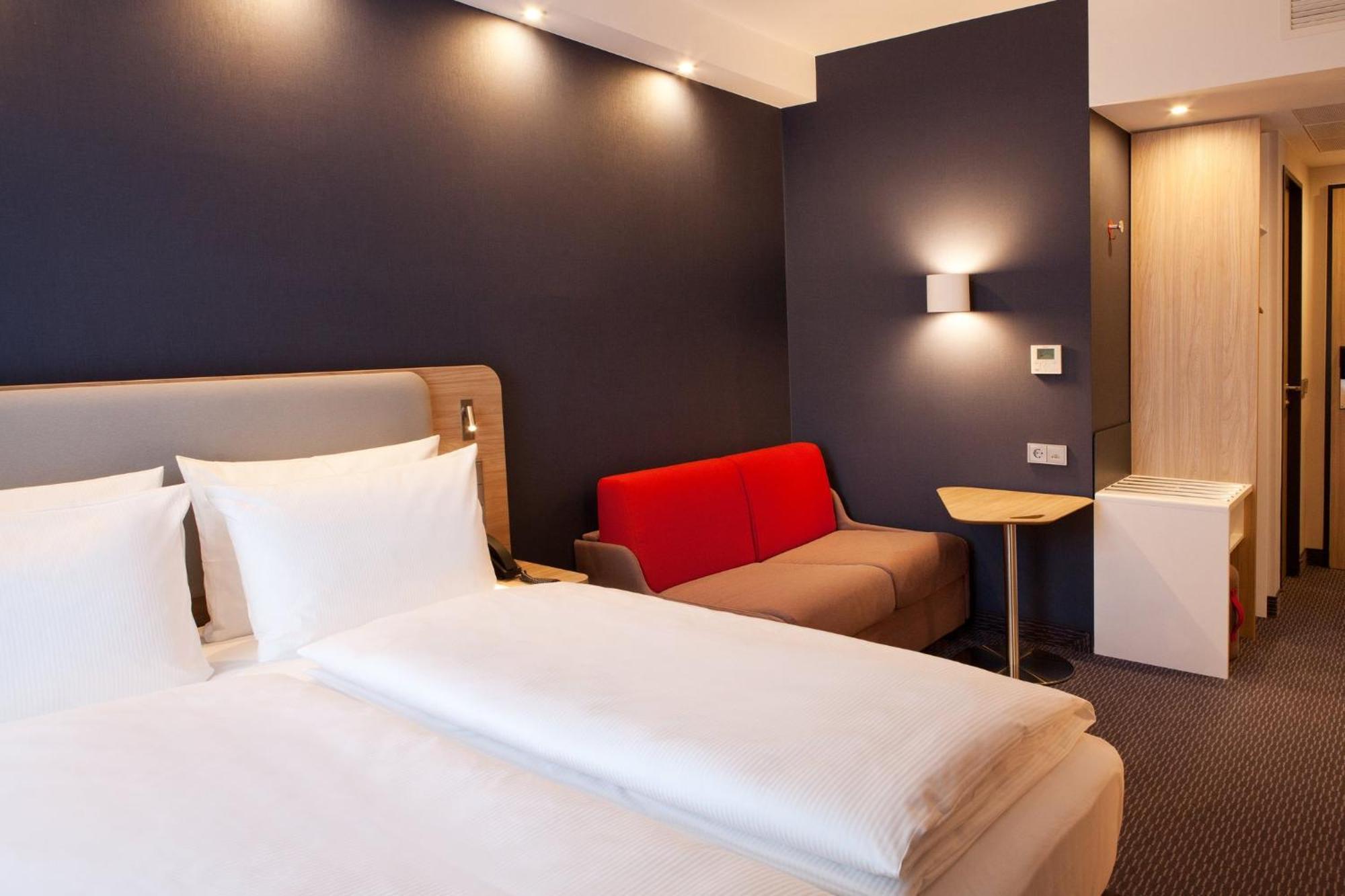 Holiday Inn Express - Goeppingen By Ihg Экстерьер фото