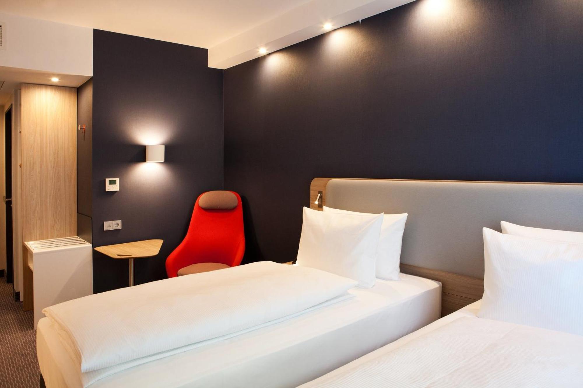 Holiday Inn Express - Goeppingen By Ihg Экстерьер фото